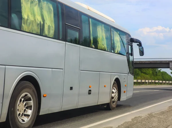 Bus goes on highway — Stock Photo, Image