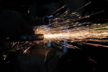 Öğütücüden kıvılcımlar