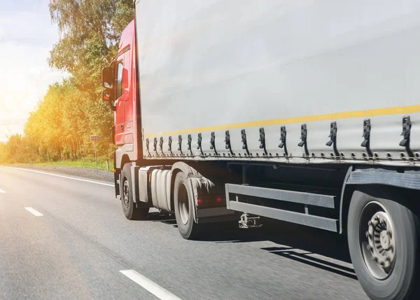 Camion va in autostrada — Foto Stock