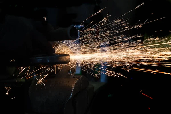 Öğütücüden kıvılcımlar