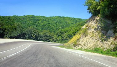 dağ bölgesinde karayolu