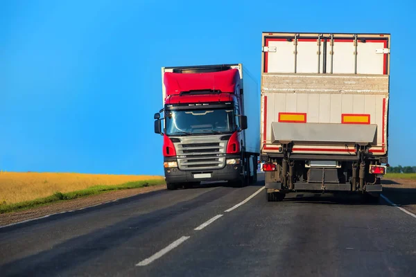 Trucks transporting freight — Stock Photo, Image