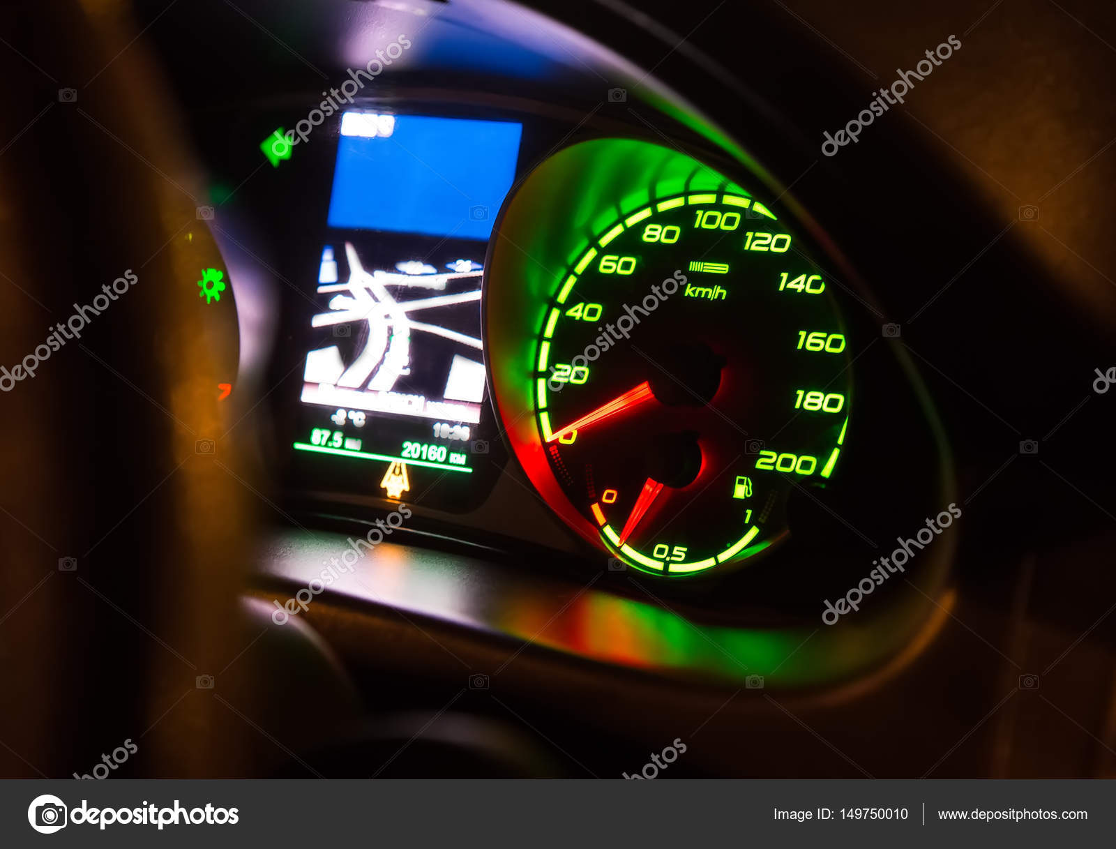 車のダッシュボード上の速度計 ストック写真 C Apriori