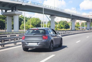 büyük şehirde trafik