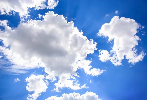 雲と青い空 — ストック写真