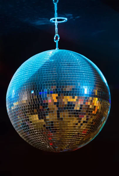 Espejo esfera giratoria en discoteca —  Fotos de Stock