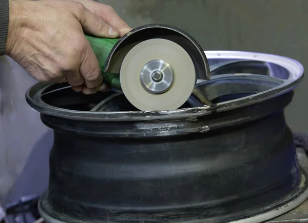 Reparar disco de coche de aluminio — Foto de Stock