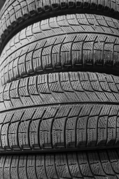 사용 하는 오래 된 타이어를 재활용을 위해 착용 — 스톡 사진