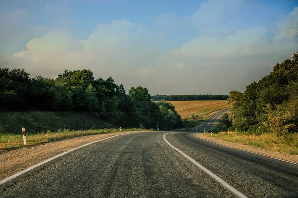 Schlängelnde Landstraße — Stockfoto