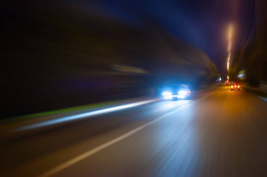 Geceleri yüksek hızlı hareket