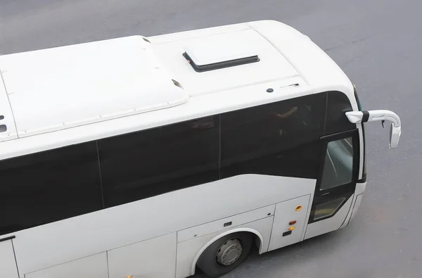 Autobús turístico en la ciudad — Foto de Stock