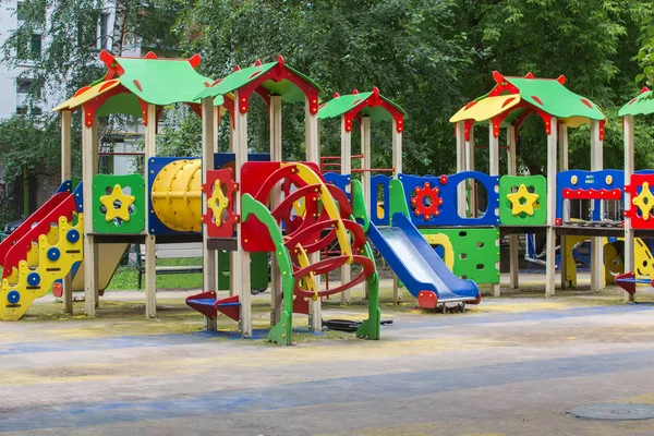 Parque infantil multicolor — Foto de Stock