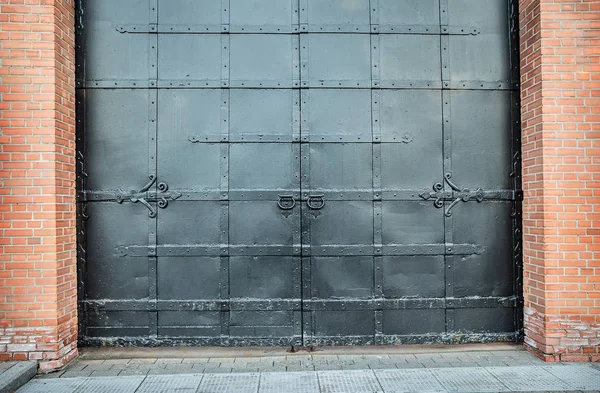 Antika metall svart gate — Stockfoto
