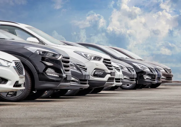 Cars For Sale Stock Lot Row — Stock Photo, Image