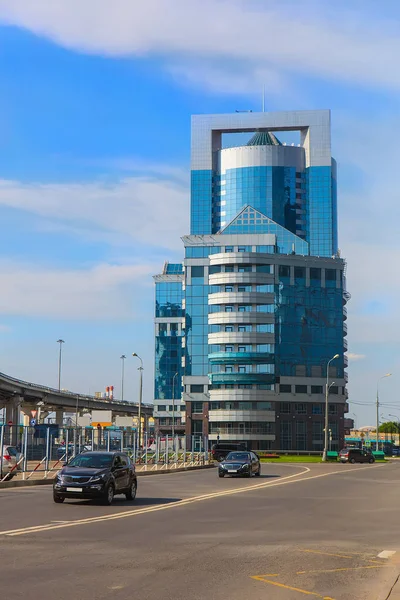 Road traffic, business center in Moscow — Stock Photo, Image