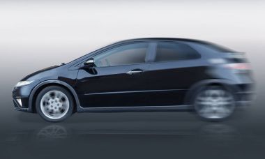 Siyah degrade arka plan üzerinde otomatik