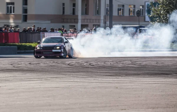 hız yolda drift araba