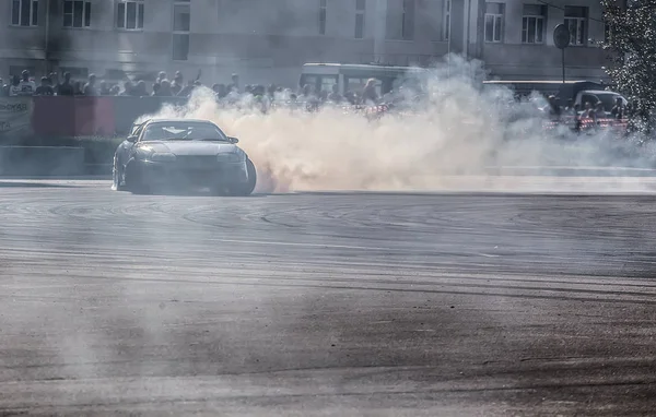 hız yolda drift araba