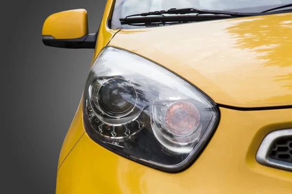 Vista frontal carro amarelo — Fotografia de Stock