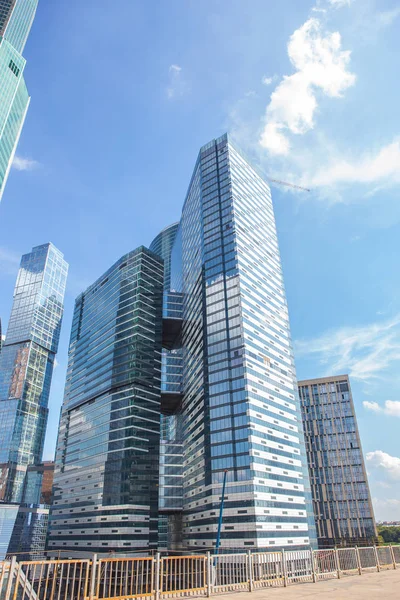Edificios del moderno centro de negocios — Foto de Stock