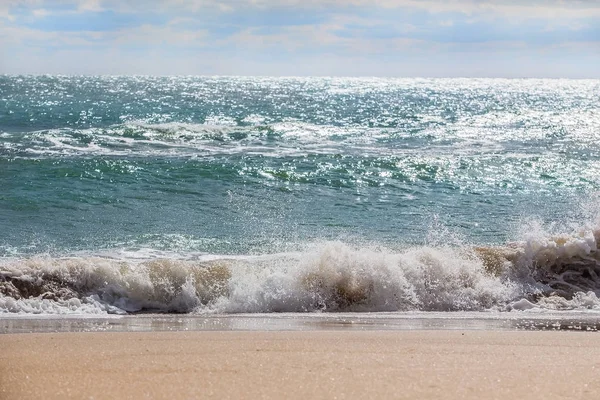 Ondas na costa do mar — Fotografia de Stock