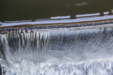  Düşen su. En iyi bölümü 