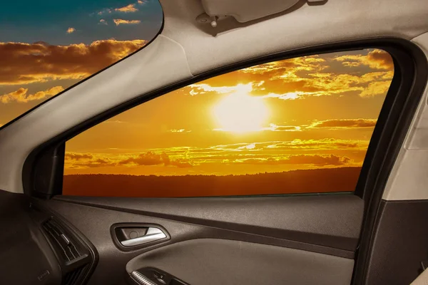 Tramonto dal finestrino dell'auto — Foto Stock