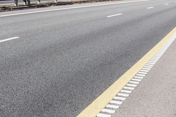 Asfalt pokrycie wielopasmowe autostrady — Zdjęcie stockowe