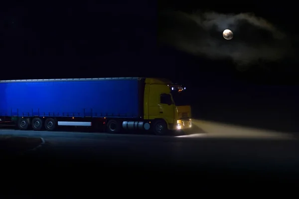 Truck Moves on Highway at Night — Stock Photo, Image