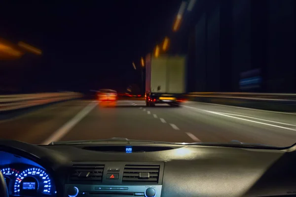 Natt bred motorväg — Stockfoto