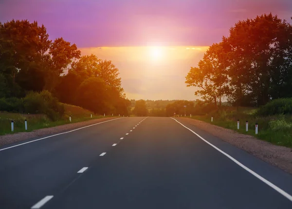 Sunset over the country highway — Stock Photo, Image