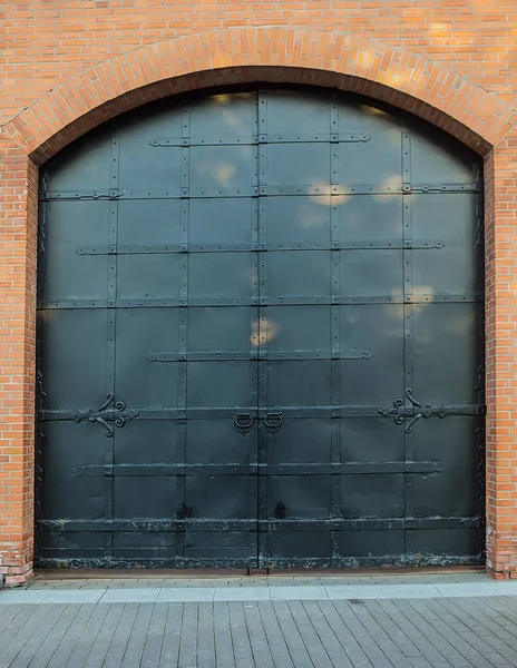 Vintage gesmeed metalen poort — Stockfoto