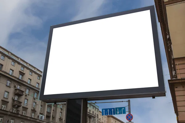 Billboard na ulicy miasta — Zdjęcie stockowe