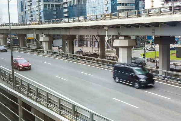 Muchas carreteras escalonadas en el centro de negocios de la ciudad —  Fotos de Stock