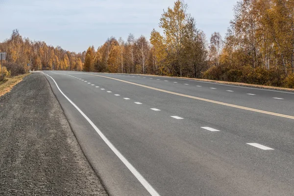 Multilane highway in the fall — Stockfoto