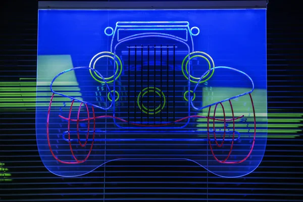 Zabytkowy samochód ze świecących szklanych rurek — Zdjęcie stockowe