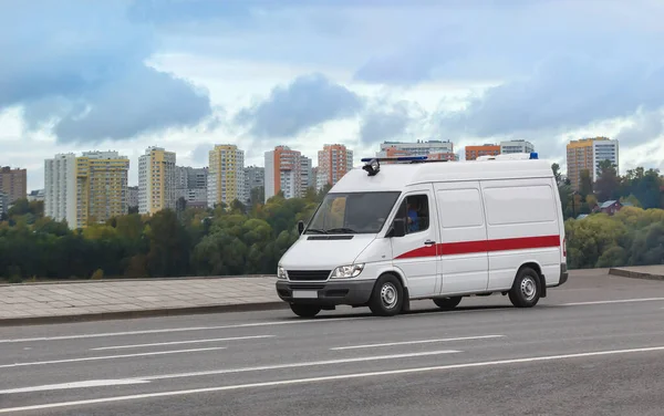 Ambulance Car Moves City Road — Stock Photo, Image