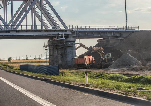 Construcción Nuevo Puente Ferroviario Sobre Una Autopista Suburbana —  Fotos de Stock