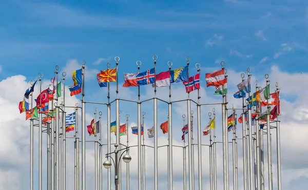 Drapeaux Des Pays Européens Sur Des Mâts Drapeau Contre Ciel — Photo