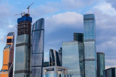 Moskova iş merkezinin yüksek binaları.