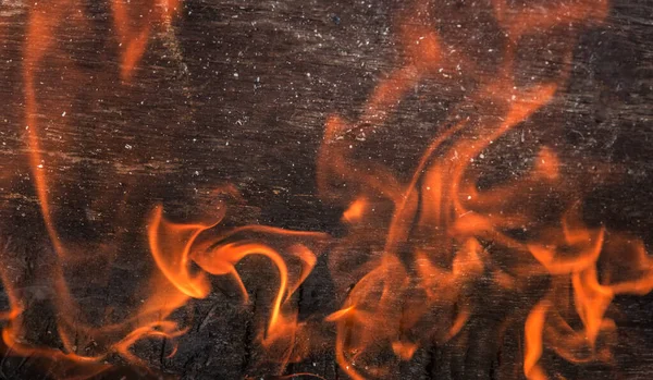 燃烧的木制表面特写 — 图库照片