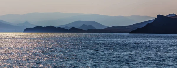 Красивые Горы Берегу Моря — стоковое фото