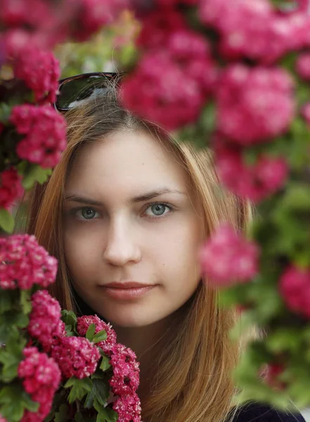 Hübsches Mädchenporträt — Stockfoto