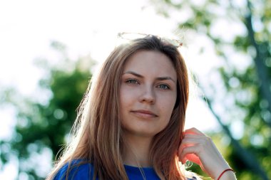 Glassses ile güzel kız