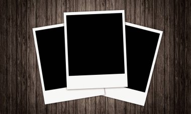 ahşap zemin üzerinde fotoğraf çerçevesi