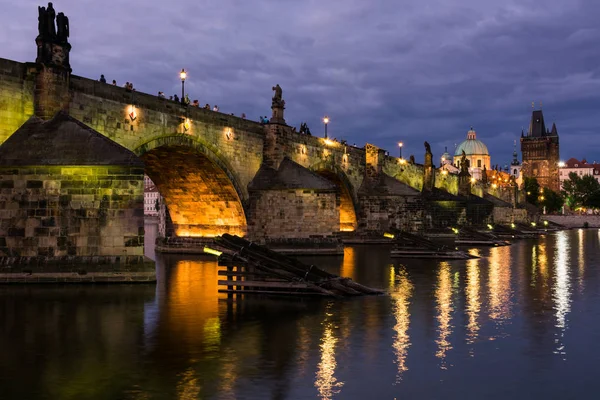 Karlův most v noci — Stock fotografie