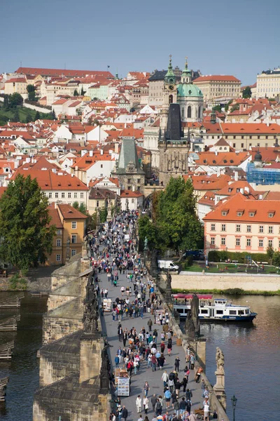 Pražské panorama s Karlův most — Stock fotografie
