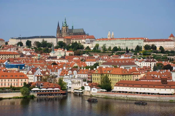 Castillo de Praga y Catedral de San Vito — Foto de Stock