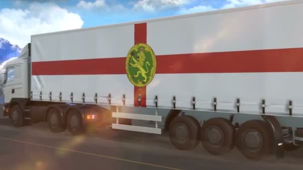 Flaga Alderney Pokazana Boku Dużej Ciężarówki Jadącej Autostradzie — Wideo stockowe