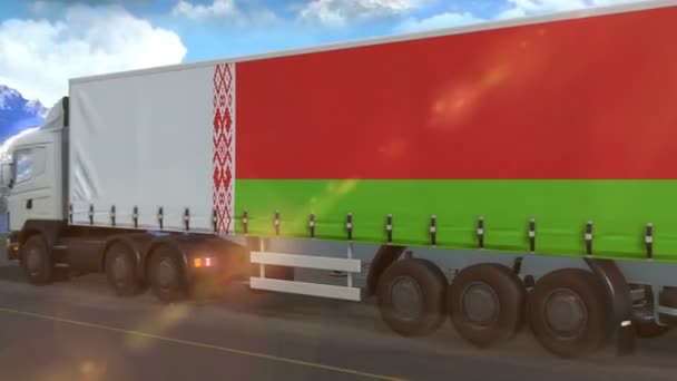 Σημαία Λευκορωσίας Που Απεικονίζεται Στην Πλευρά Ενός Μεγάλου Φορτηγού Που — Αρχείο Βίντεο